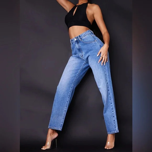 NWT/NIB Pretty Little Thing (PLT) Mid-Blue Wash Boyfriend Jeans US 6 - Picture 1 of 5